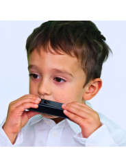 Little Johnny plays the Harpo harmonica designed in the Usa